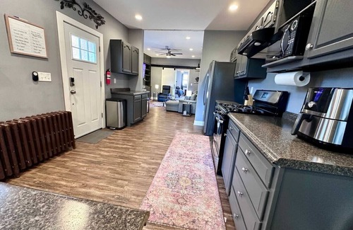 South Side Slopes House | Convenient 1 BR close southside