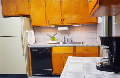 Weequahic House | Convenient and Comfortable 1150 sq. ft. 2 BR/1BA Apartment Home in a NYC Suburb