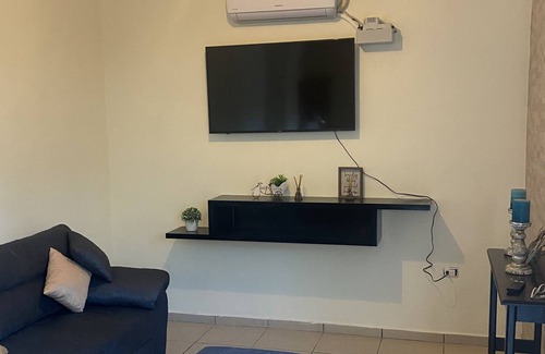 El Palmar House | Convenient and spacious privet property 2 b 2 bth. Near the mall.