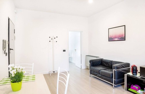 Municipio 2 Apartment | Convenient Apt 10 Min from Station & Theater