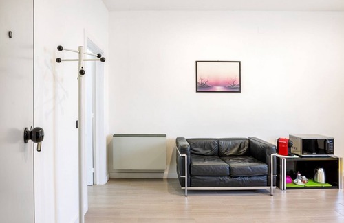 Municipio 2 Apartment | Convenient Apt 10 Min from Station & Theater