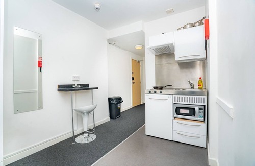 Coventry City Centre Apartment | Convenient Central Coventry Budget Studio