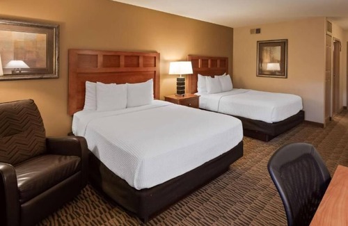 South Loop House | Convenient Family-Friendly: Indoor Pool + Shuttle Service