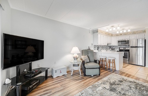 North Ocean City Condo | Convenient Family-Friendly Condo w/Balcony, Shared Pool, Hot Tub and A/C