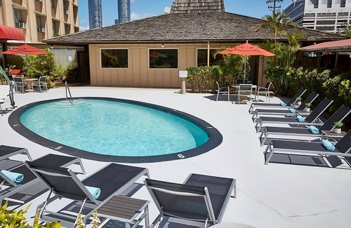 Ala Moana House | Convenient Stay in Hawaii! Onsite Pool, Pets Allowed, Close to Ala Wai Promenade