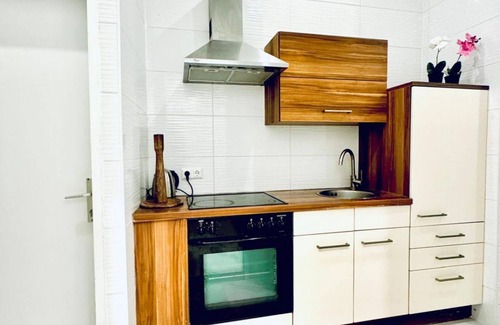 Liesing Apartment | Convenient Stay Room, 11 Min to Atzgersdorf Park