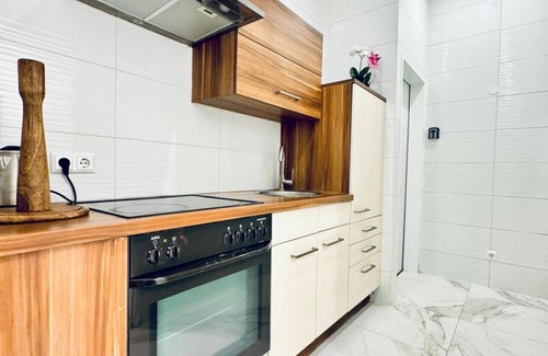 Liesing Apartment | Convenient Stay Room, 11 Min to Atzgersdorf Park