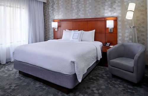 Indianapolis Hotel | Convenient Stay, Superb Location! Pool, Near Kawachinagano Japanese Garden