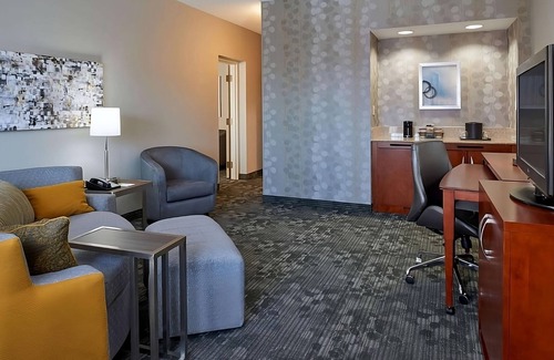 Indianapolis Hotel | Convenient Stay, Superb Location! Pool, Near Kawachinagano Japanese Garden