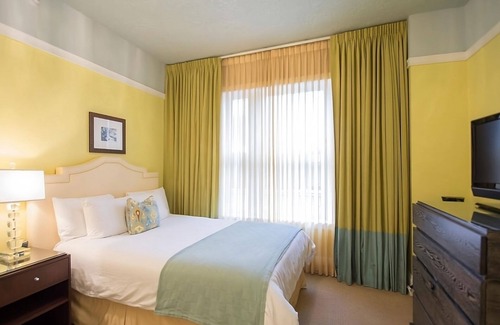Goose Hollow Hotel | Convenient Stay, Superb Location near Providence Park! Two Suites, Pets Allowed!