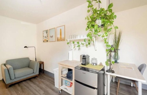 Downtown San Diego Apartment | Convenient Studio w/Queen bed - Prime Location in Little Italy!