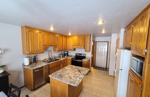 Green Bay House | Convenient to Green Bay's beltline where you can get anywhere in 15 minutes.