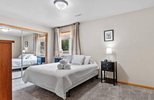 Rapid Valley House | Convenient Townhouse - Near Airport