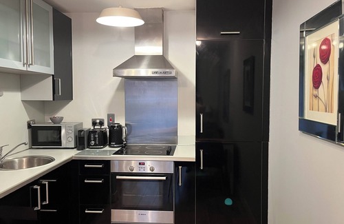 Sutton Cross Apartment | Conveniently located, 2 bedroom modern apartment