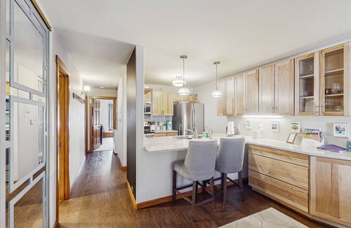 Eagle-Vail Condo | Conveniently located condo with full kitchen, fast wifi & next to golf course