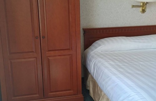 Amherst Hotel | Conveniently located directly off the highway