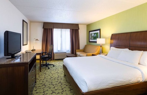 Hopelawn Hotel | Conveniently Located on I-95 | Minutes to Rutgers University | Unit w/Pool