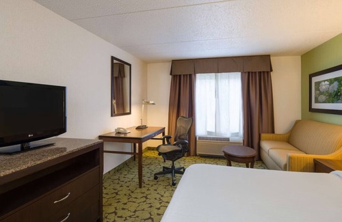 Hopelawn Hotel | Conveniently Located on I-95 | Minutes to Rutgers University | Unit w/Pool