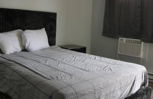 Dalton Hotel | Conveniently located right off highway 81 on 4.5 acres of pure Serenity.n