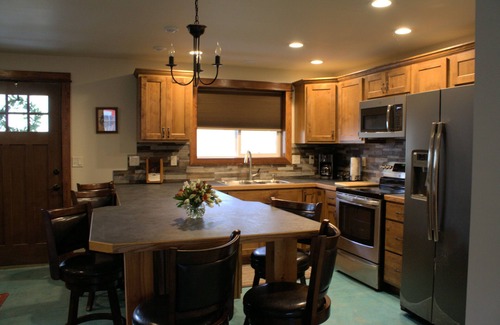Livingston House | Conveniently Located close to downtown. No stairs to climb.