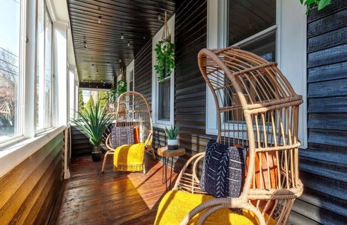 Italian Village House | Convention - King Bed - Short North – Parking