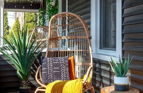 Italian Village House | Convention - King Bed - Short North – Parking