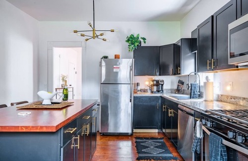 Italian Village House | Convention – Parking Free – Short North - King Bed