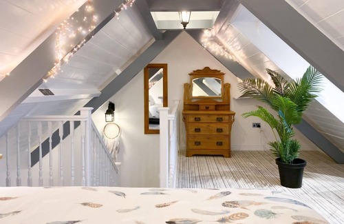 Marhamchurch Cottage | Converted Barn with Superb Sea and Countryside Views