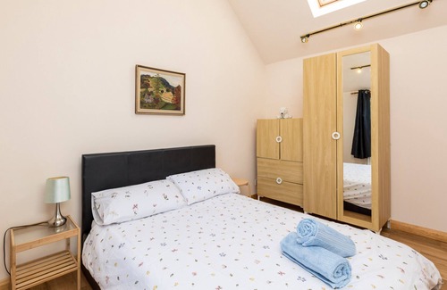 Horsham House | Converted Old Dairy in Horsham Countryside, Amazing Location