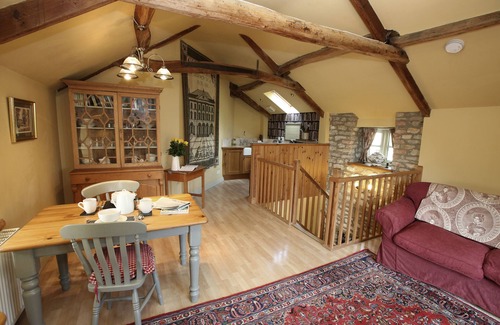 Kirkbymoorside Cottage | Converted stable mews cottage with kingsize bed