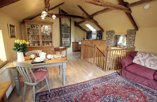Kirkbymoorside Cottage | Converted stable mews cottage with kingsize bed