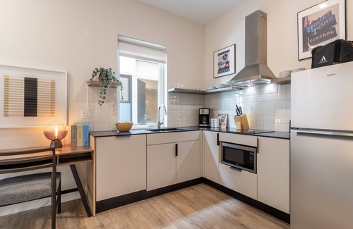 Buena Vista Apartment | Conway D104 by AvantStay | Modern Downtown Studio, Minutes to Broadway