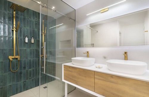 Cook's Bay Hotel | Cook's Bay Hotel and Suites