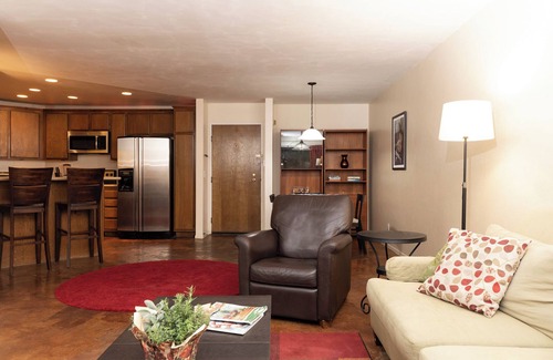 Los Angeles Condo | Cool 2-bedroom Condo in Vibrant Los Angeles
