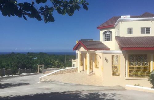 Discovery Bay House | Cool Breeze Discovery Bay