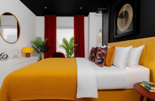 Bloomsbury Apartment | Cool Covent Garden Theatre Design Hub for Families Friends Couples