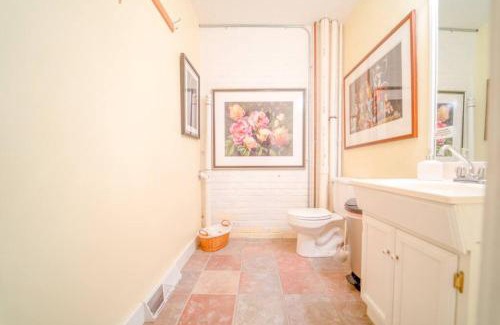 Binghamton Apartment | Cool Urban Stay Dtwn Apt And Patio
