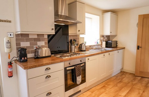 Briggswath Cottage | COOPERS COTTAGE, pet friendly, character holiday cottage in Egton