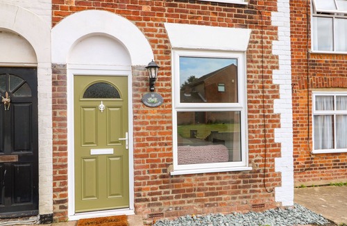 Martham Cottage | COORIE COTTAGE, pet friendly, character holiday cottage in Martham