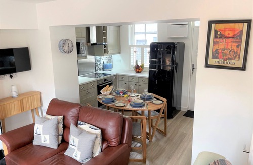 Cairnbaan Apartment | Coorie Doon, picturesque setting on Crinan Canal