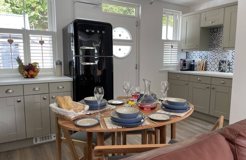 Cairnbaan Apartment | Coorie Doon, picturesque setting on Crinan Canal