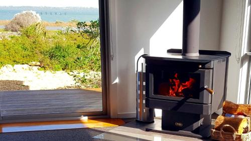 Bonney House | Coorong Waterfront Retreat