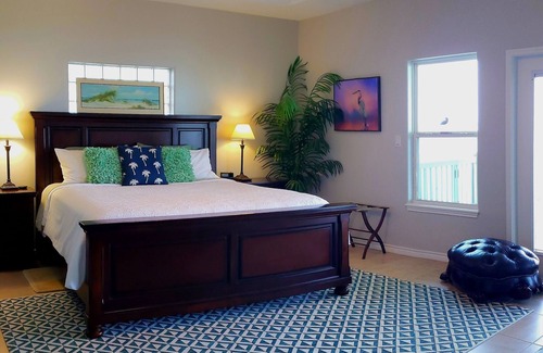 Taft House | Copano waterfront, 300' private fishing pier, huge porch, boat parking, tranquil