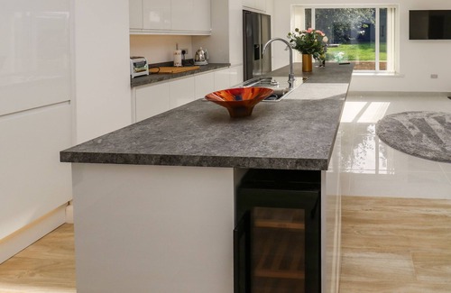 Barnsley Cottage | COPPER COIN, family friendly, luxury holiday cottage in Gawber