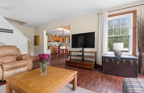 Jeffersonville Ski Chalet | Copper Roof - Escape for Families & Furry Friends