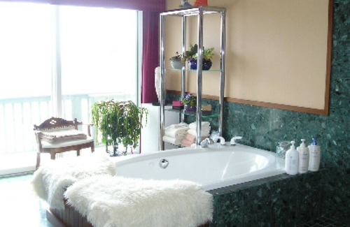 Hebron Hotel | Coppertoppe Inn and Retreat Center