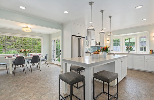 Montecito House | Coral Cottage- Just minutes away from Butterfly Beach & Montecito's Lower Village!