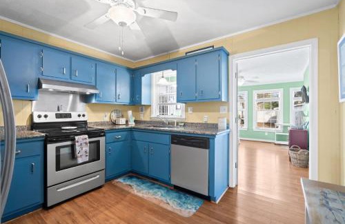 Crescent Beach House | 'Coral Cottage' - North Myrtle Beach Family House