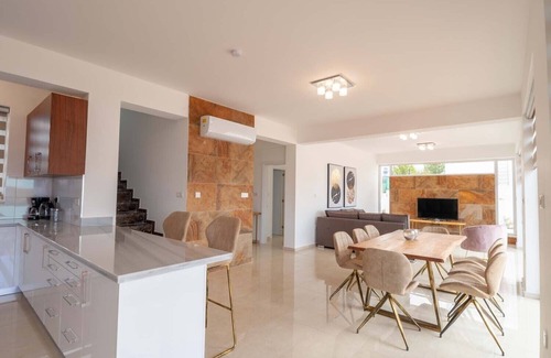 Peyia Town Villa | Coral Elite Residence 10. Prestige 4 bedroom villa with private pool and jacuzzi
