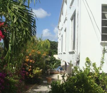 Durants Hotel | Coral Lane Beach Apartments